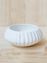 maceta-para-plantas-decorativa-artesanal-hecha-a-mano-decoracion-con-plantas-de-interior-purificadoras-de-aire-regalos-para-mujeres-jardineria-en-casa-habibi-plantitas.jpg